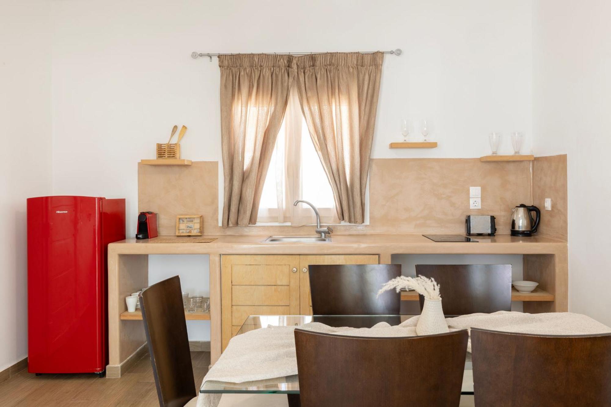 Cinnamon Villa With Private Hot Tub 피르고스 외부 사진